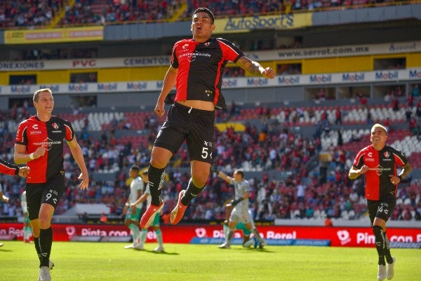  Anderson Santamaría durante partido con Atlas