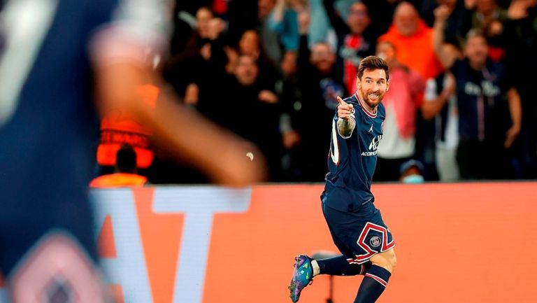 Lionel Messi festejando su primer gol con el PSG