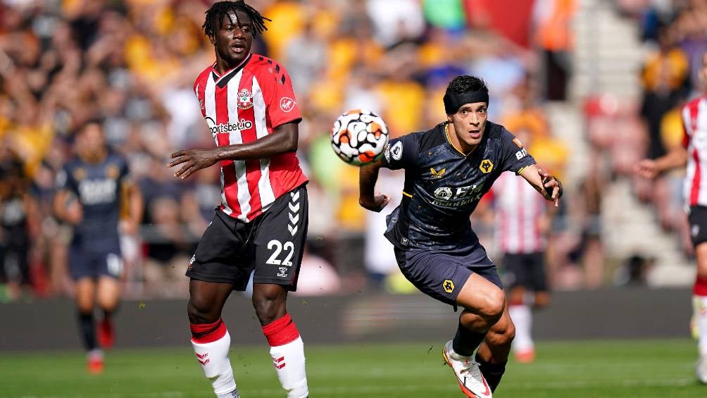 Raúl Jiménez durante el último partido de Wolves