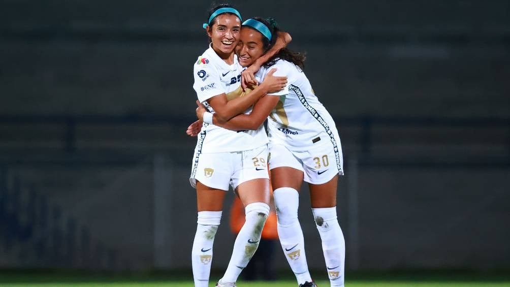 Marlyn Campa celebrando un gol de Pumas