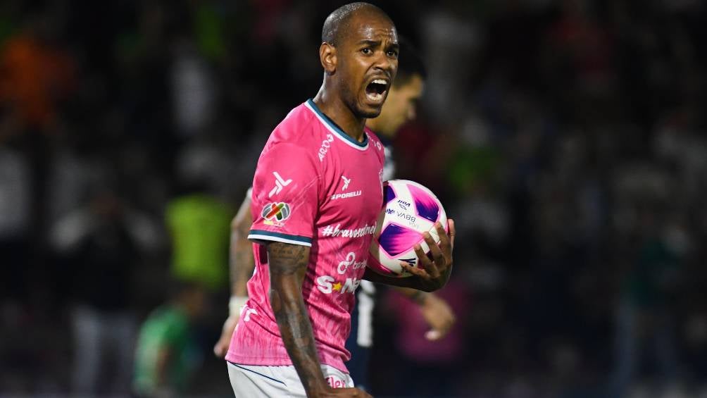 Diego Rolán festejando el primer gol de Juárez