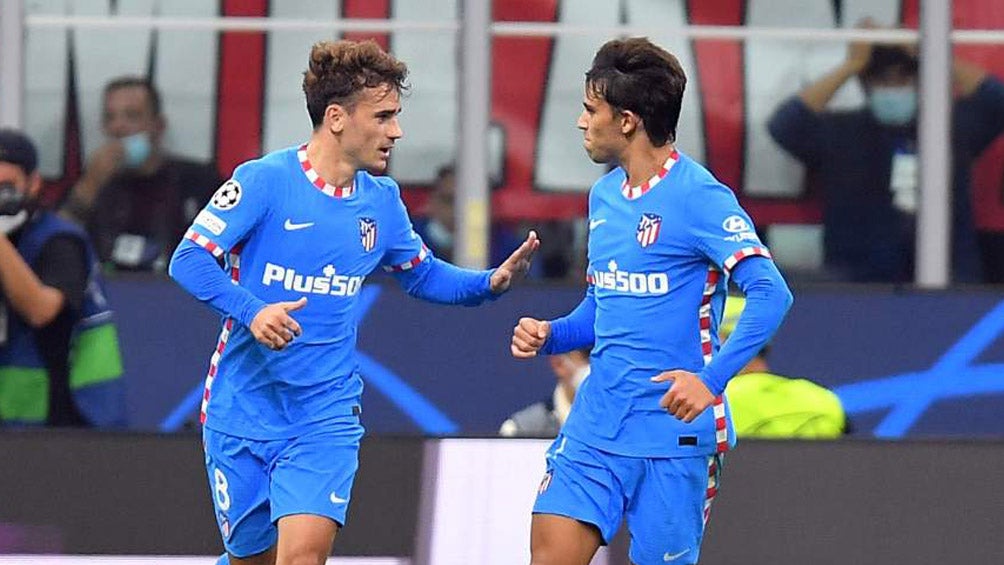 Griezman y João Félix celebran un gol