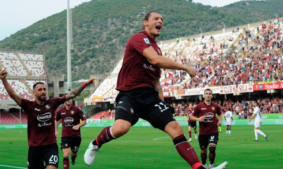 Milan Djuric tras anotar gol ante el Genoa