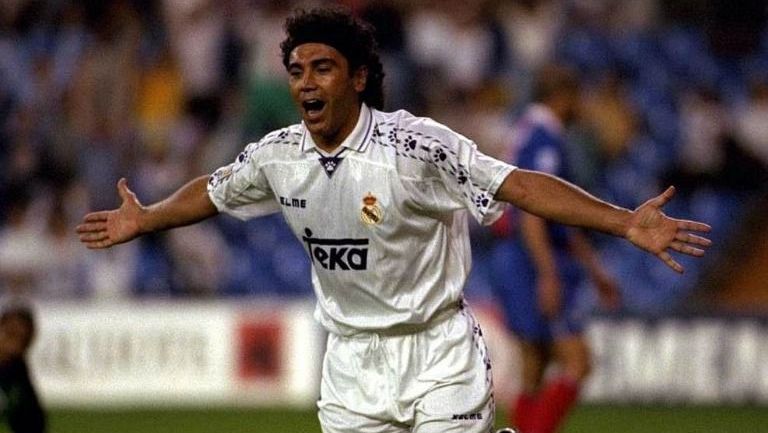 Hugo Sánchez celebra un gol con la playera del Real Madrid