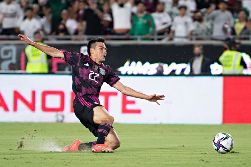 Chucky Lozano durante un partido con México