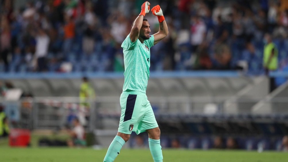 Gianluigi Donnarumma celebra con la Selección de Italia