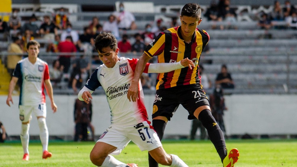 Dylan Guajardo durante un partido con el Tapatío