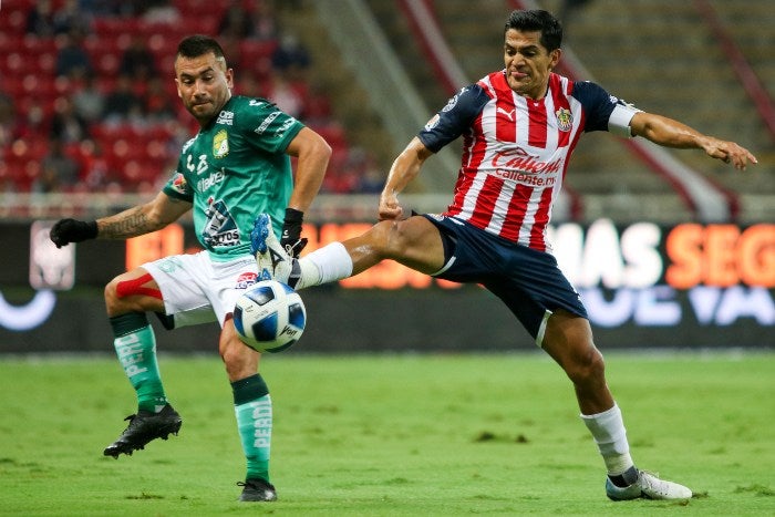 Chapo Sánchez en acción con Chivas