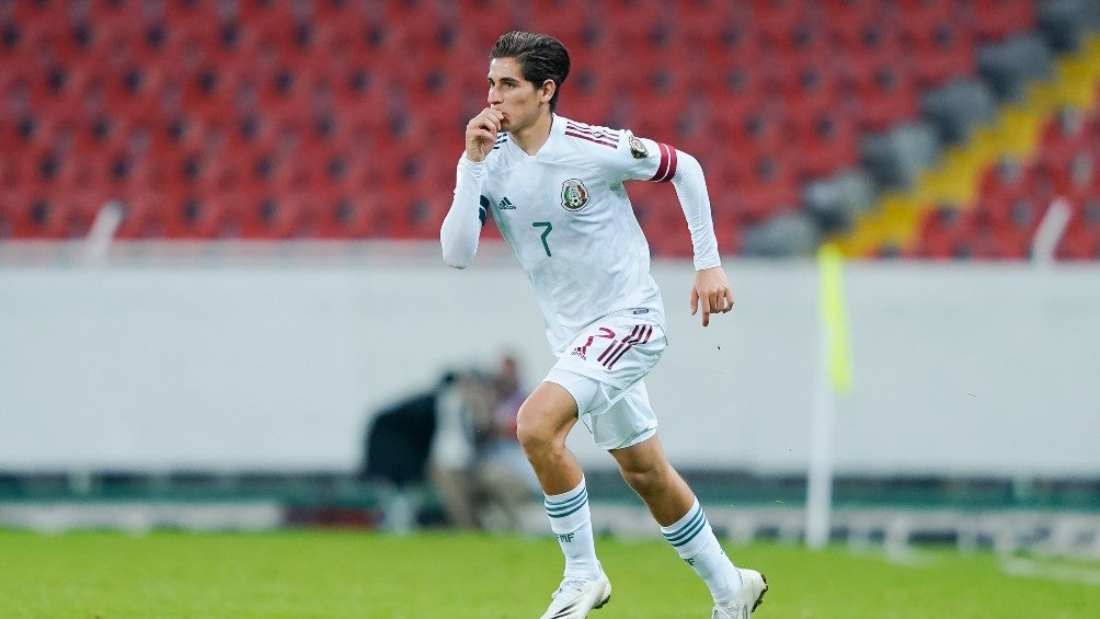 Santiago Muñoz durante un partido con México