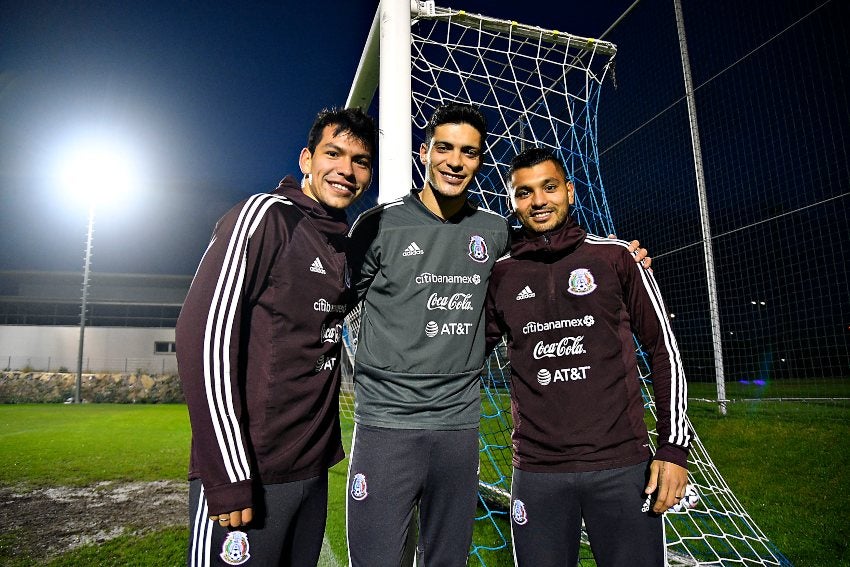 Tecatito Corona, Hirving Lozano y Raúl en un entrenamiento con México