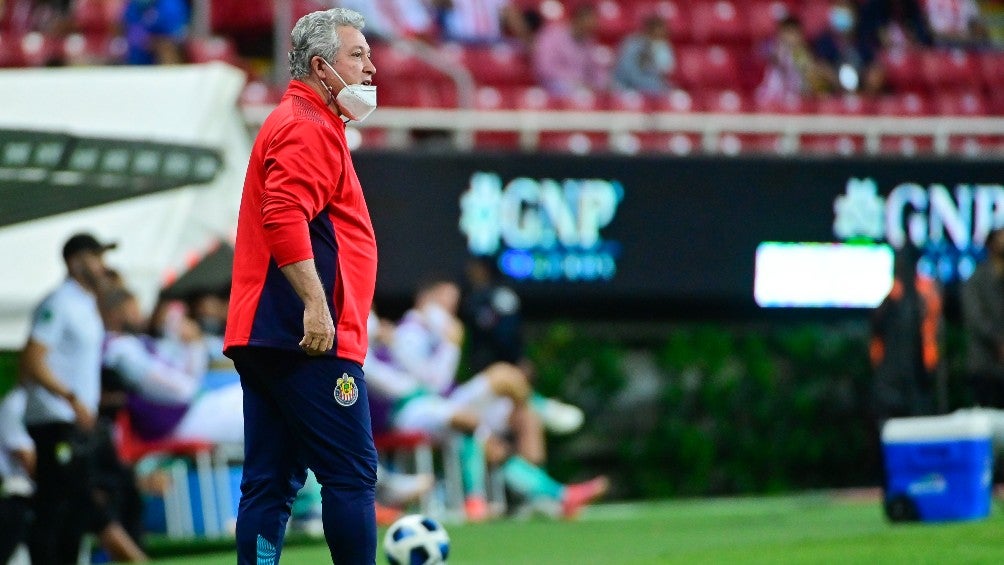 Víctor Manuel Vucetich durante un partido con Chivas