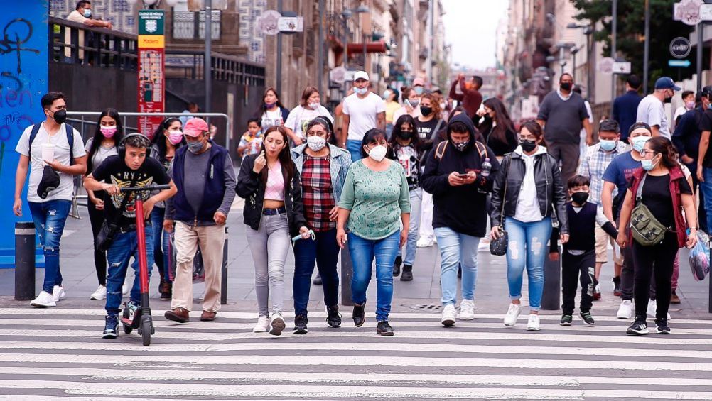 Personas transitando en la CDMX