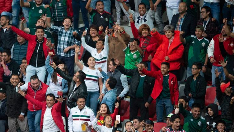 Aficionados en el Estadio Azteca