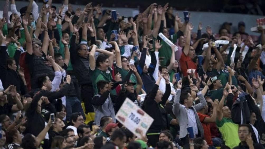 Aficionados en el Estadio Azteca 