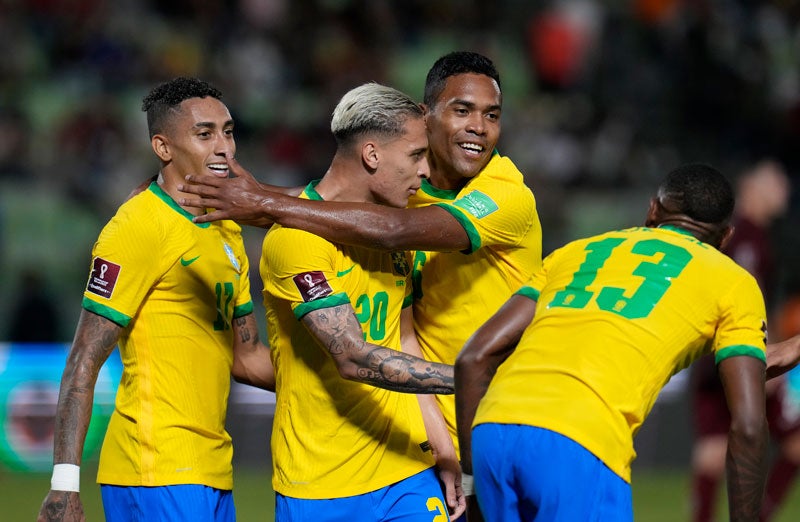 Los brasileños celebrando su gol