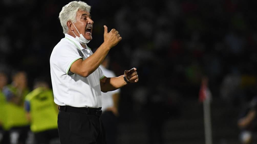 Ricardo Ferretti durante el partido contra Gallos