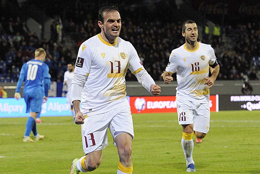 Kamo Hovhannisyan celebra el gol de Armenia