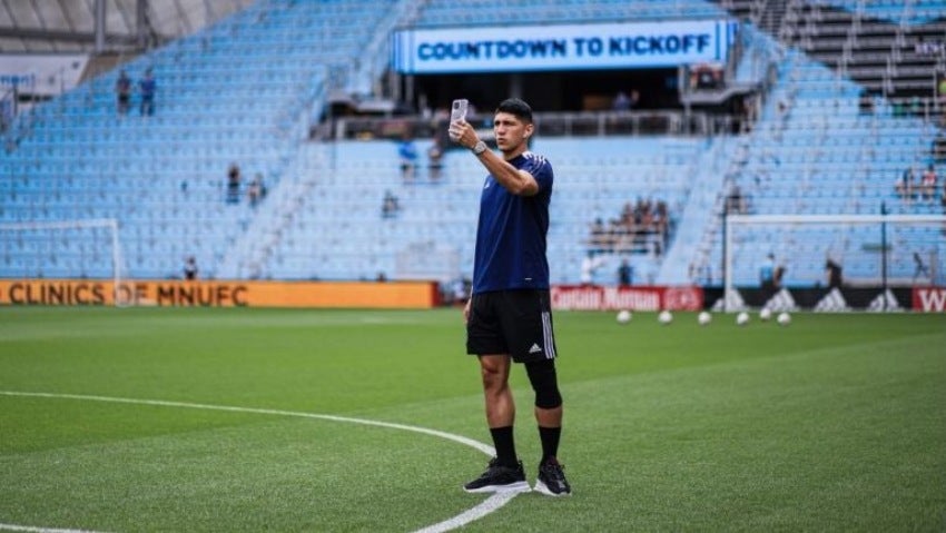 Alan Pulido previo a un partido del Sporting Kansas City