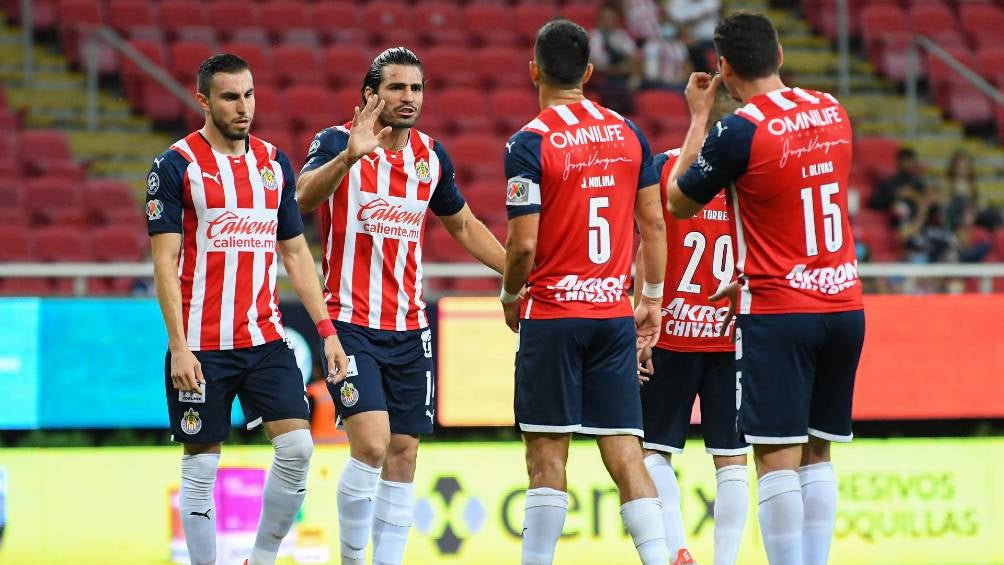 Los jugadores de Chivas antes de un partido