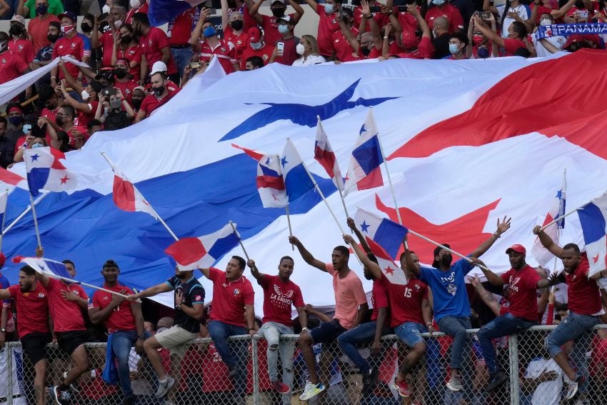 Aficionados panameños en el juego entre Panamá y Estados Unidos