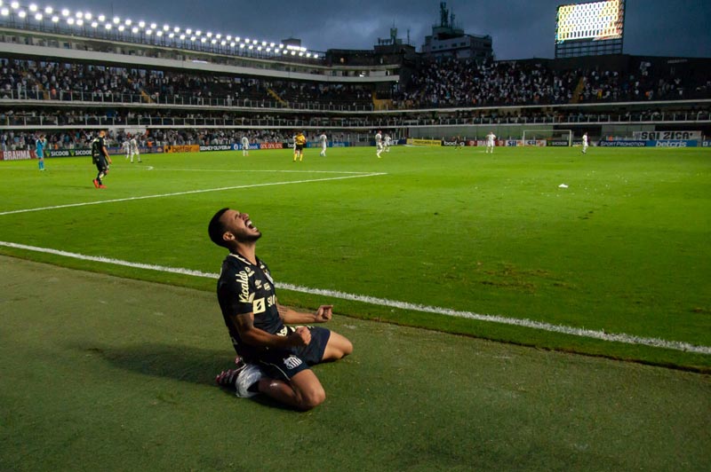 Celebración de Santos en el juego contra Gremio