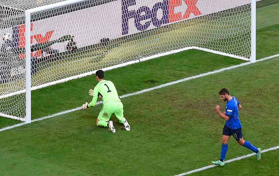 Courtois no pudo detener el penalti de Domenico Berardi