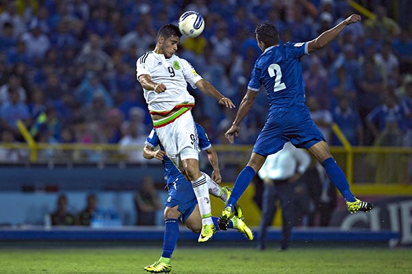 Jiménez en partido contra El Salvador rumbo a Rusia 2018