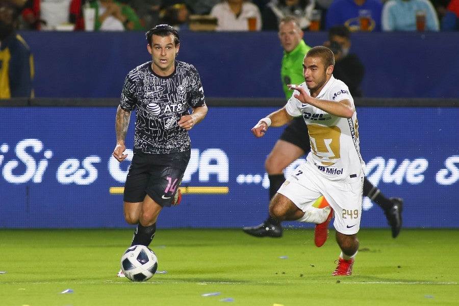 Nicolás Benedetti durante un partido con América