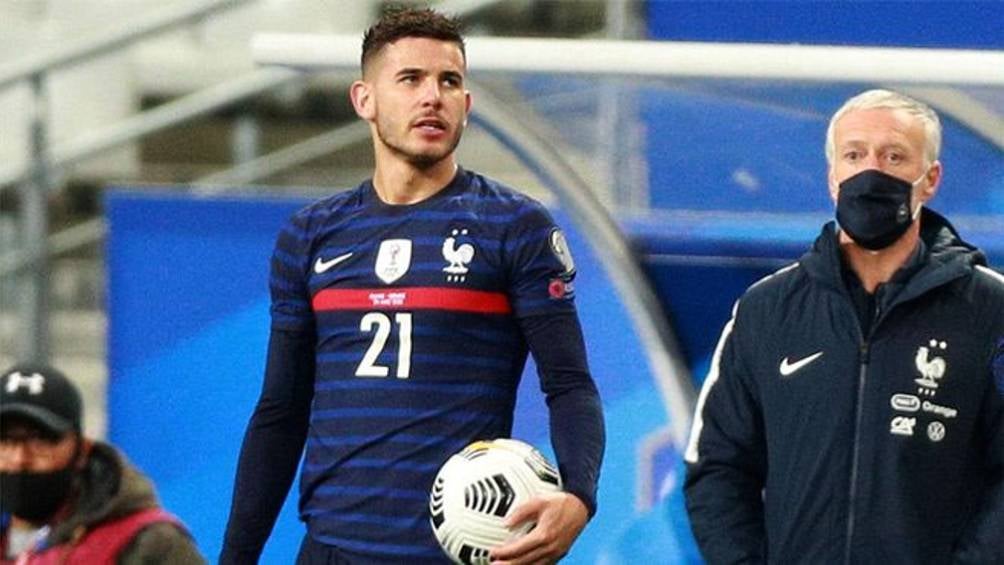 Lucas Hernández en un partido con Francia