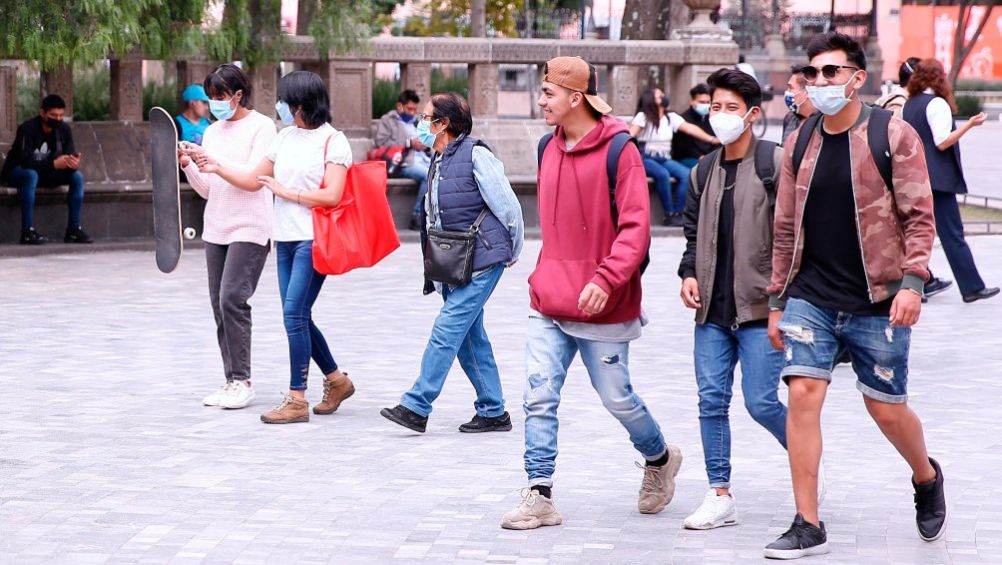 Personas caminando en la CDMX