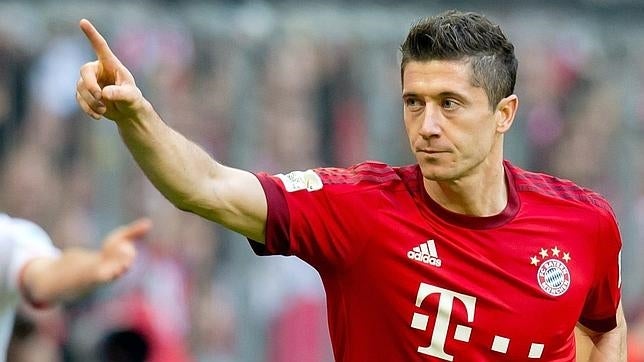 Robert Lewandowski celebrando un gol con el Bayern