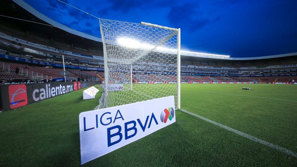 Dentro de la cancha del Estadio Corregidora