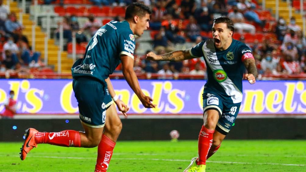 Martínez y Tabó celebrando el gol