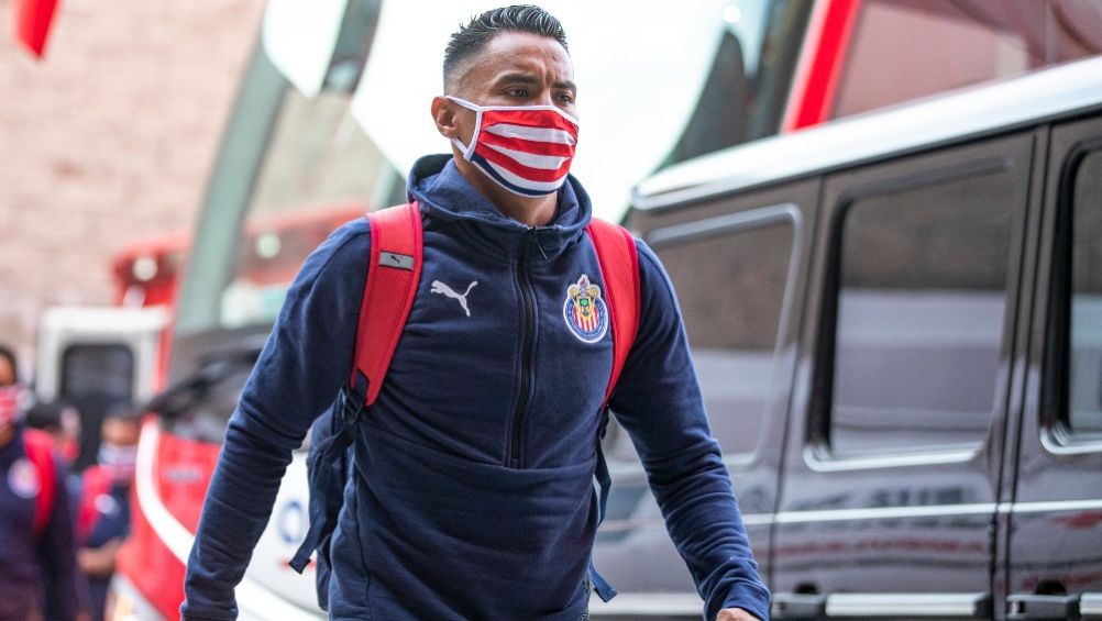 Gallito Vázquez previo a un partido de las Chivas