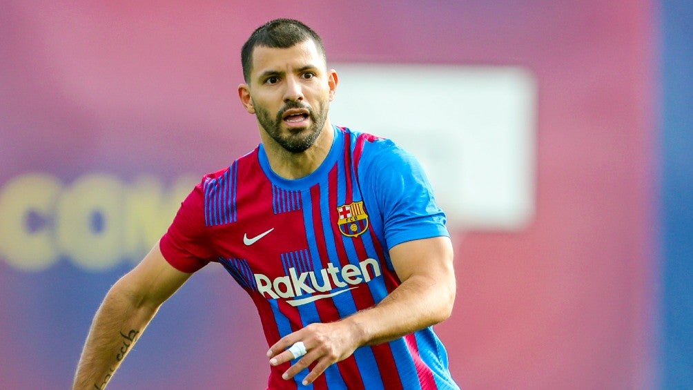 Sergio Agüero durante partido con Barcelona