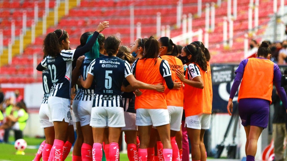 Jugadores de Rayadas durante un partido