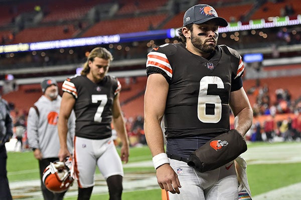 Jugadores de los Browns tras la derrota 