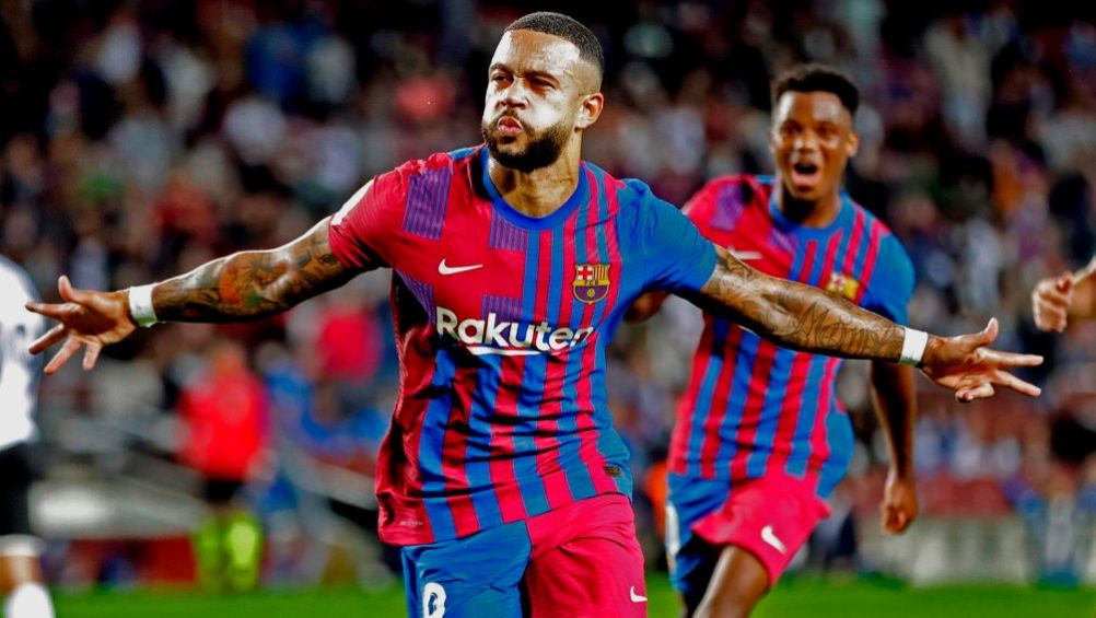 Memphis Depay en festejo con Barcelona