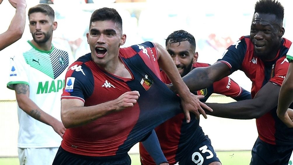 Vásquez festeja su primer gol en Italia 