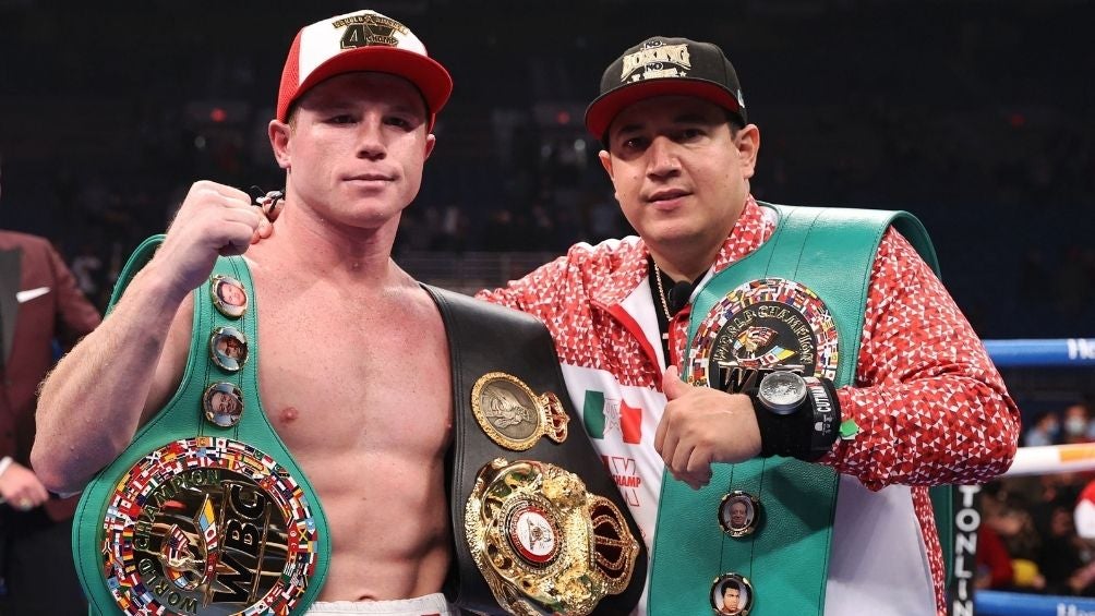 Reynoso junto a Canelo Álvarez