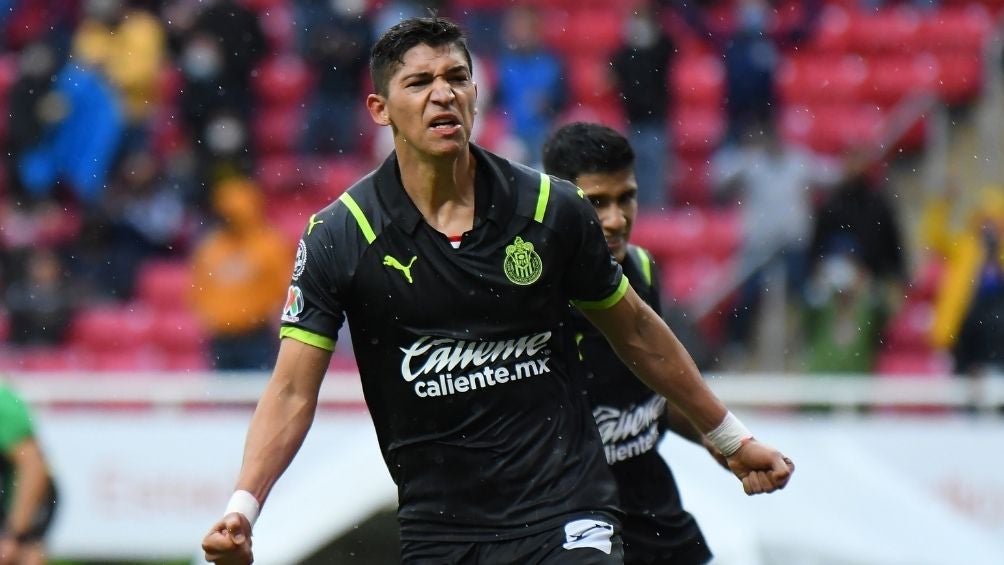 Zaldívar en un partido con Chivas