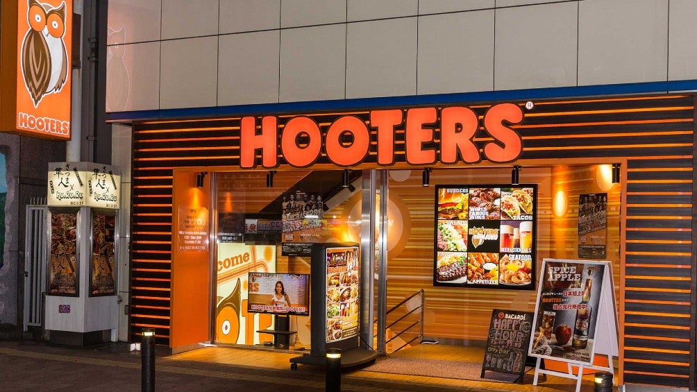 Empleadas de Hooters en EE.UU. critican nuevo uniforme