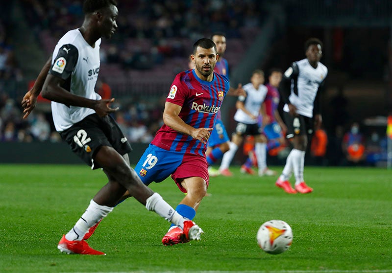 Sergio Agüero durante su debut con el Barcelona 