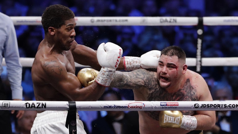 Andy Ruiz y Anthony Joshua durante un enfrentamiento