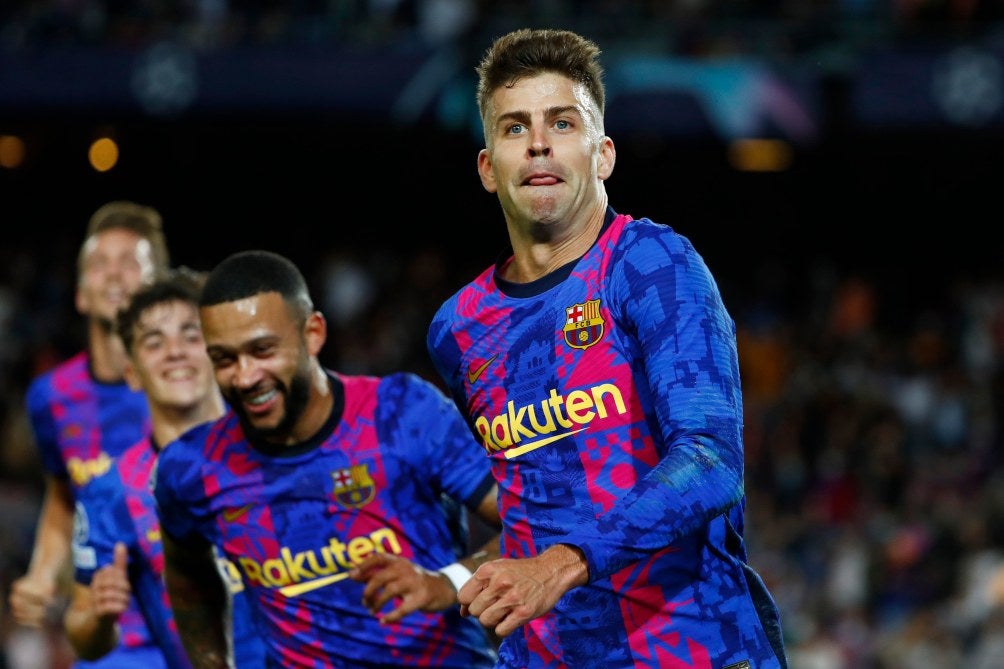 Gerard Piqué tras anotar gol ante el Dinamo de Kiev