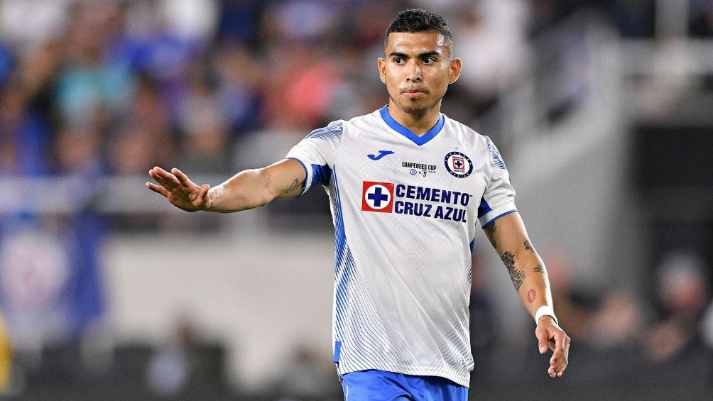 Pineda en un partido con Cruz Azul