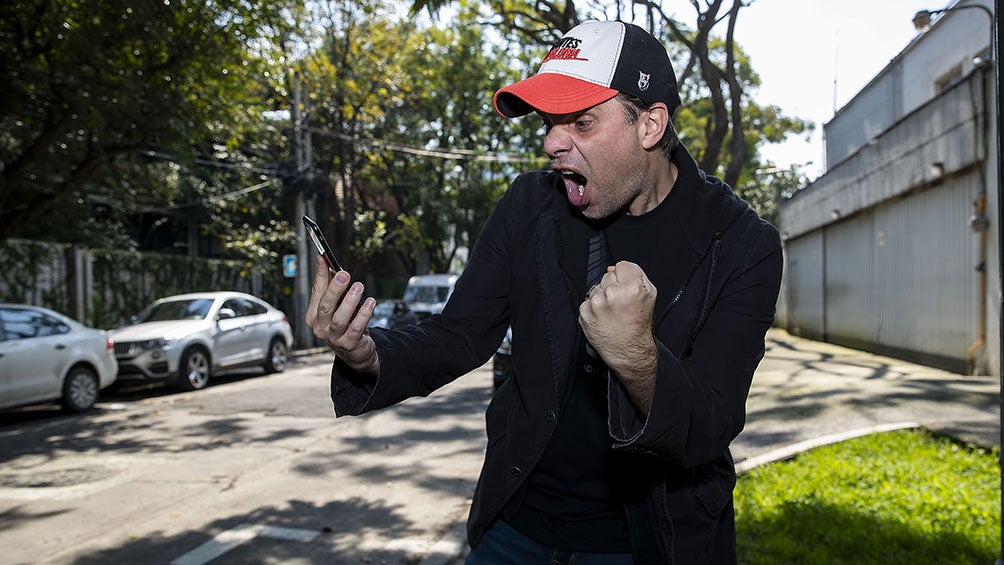 Christian Martinoli en sesión de fotos con RÉCORD