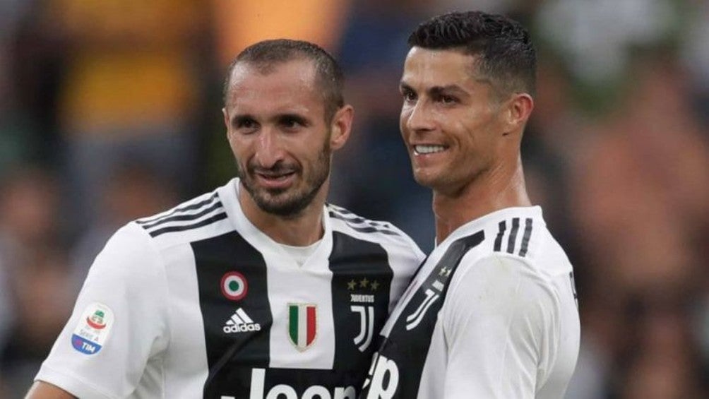 Chiellini y Ronaldo con la Juventus