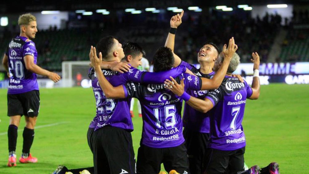 Jugadores de Mazatlán celebrando un gol vs Juárez