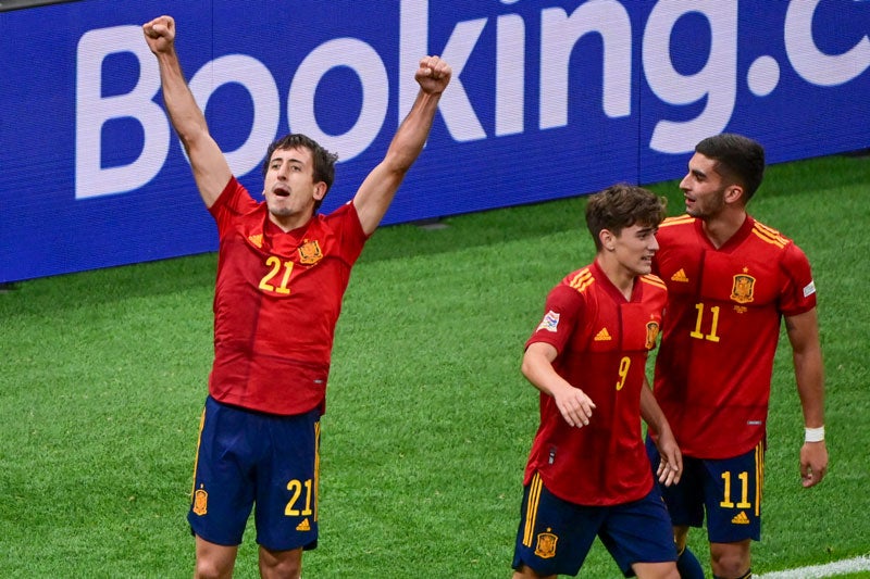 Jugadores de España celebran un gol